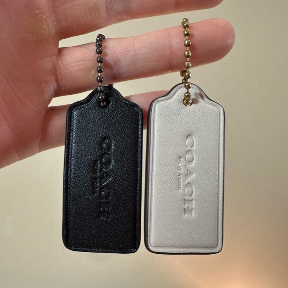 *SET OF 2* Coach Hangtag (Chalk & Black) Coach New York Tag, Glovetanned Leather - Picture 1 of 4